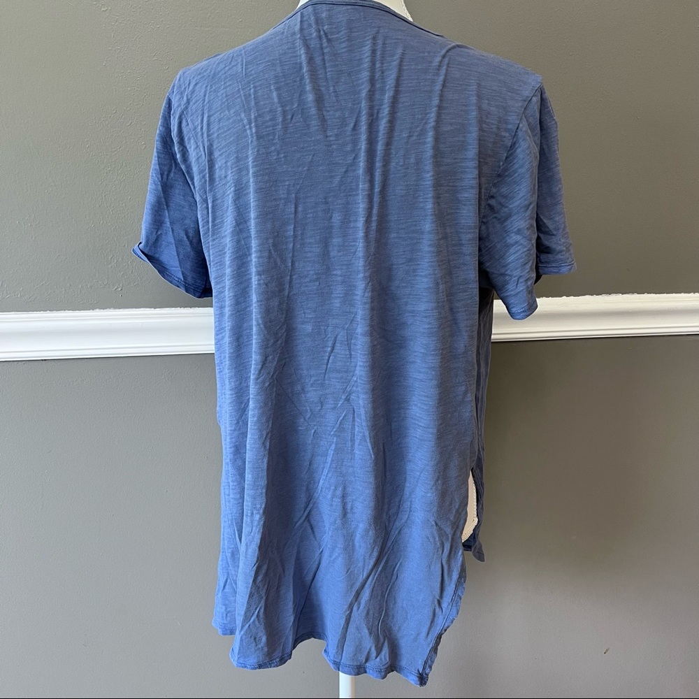 Old Navy tee - Picture 3 of 4